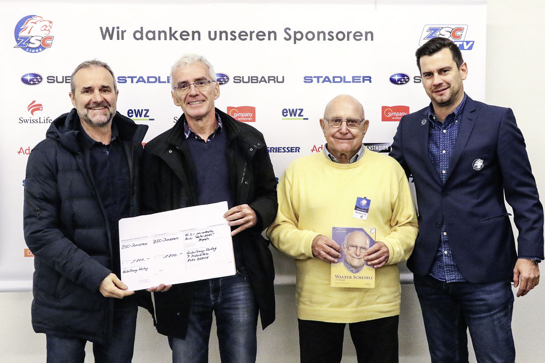 Sergio Soguel (ZSC Nachwuchs), Autor Peter Inderbitzin, Walter Scheibli, Roger Gemperle (ZSC Marketing)